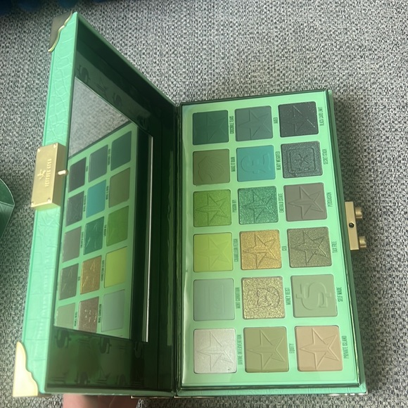 NEW Jeffree Star “Blood money” eyeshadow palette - Picture 3 of 4